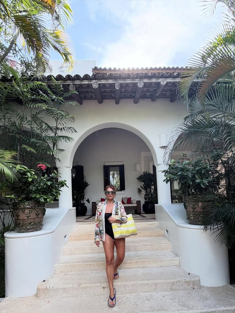 Anesa lució looks espectaculares acordes al clima cálido de la península.