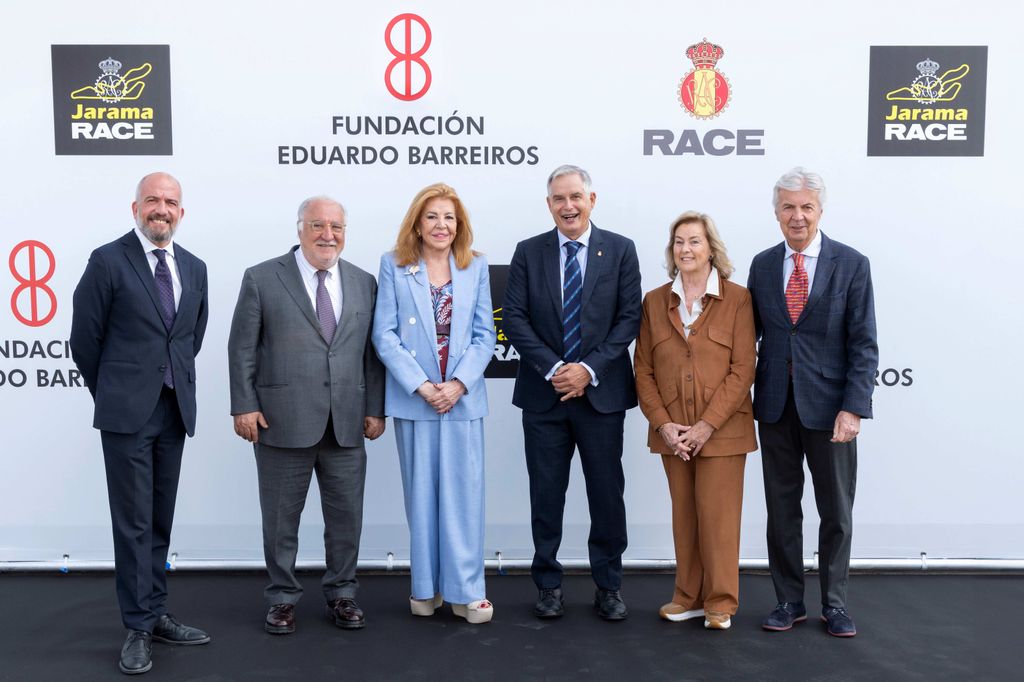  Ignacio Fernández, director de la Fundación RACE, de Relaciones Institucionales y del Circuito del Jarama; Pere Navarro, director general de Tráfico; Mariluz Barreiros, presidenta de la Fundación Eduardo Barreiros; Carmelo Sanz de Barros, presidente del RACE y presidente del Senado de la FIA; Isabel Comba de Villota; Emilio de Villota