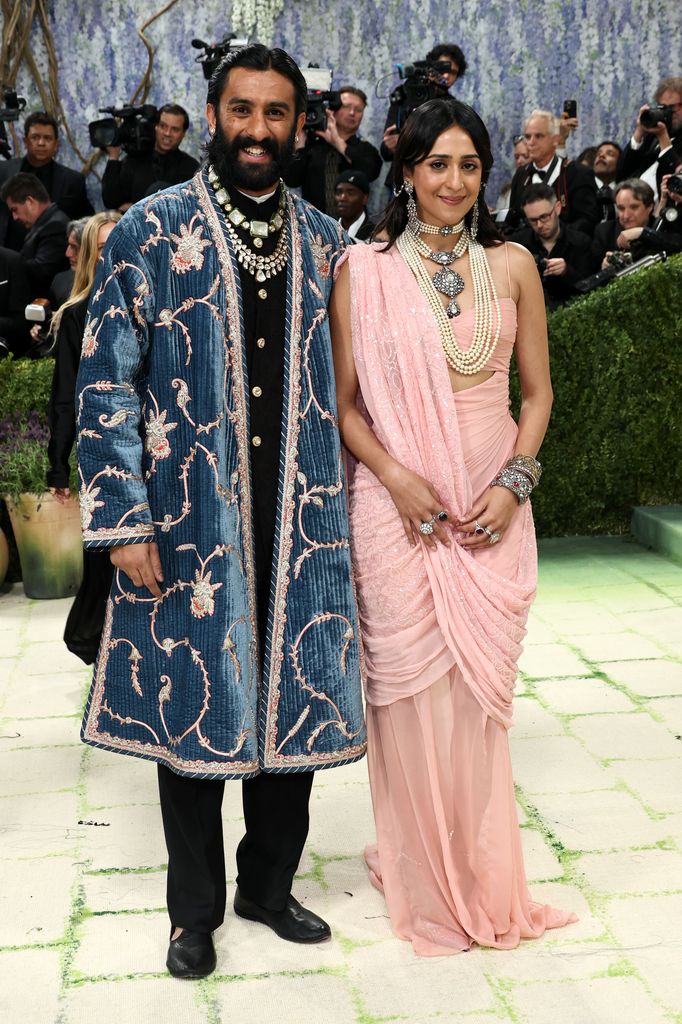 La princesa Gauravi Kumari y su hermano, Sawai Padmanabh Singh, el maharajá de Jaipur, en la Met Gala.