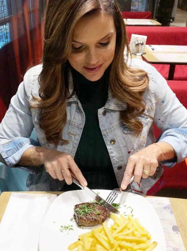 Rashel Díaz come carne