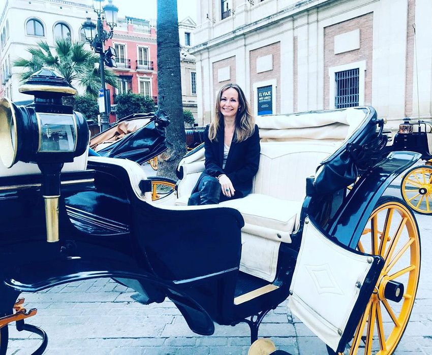 Sharon Corr en una calesa en Sevilla