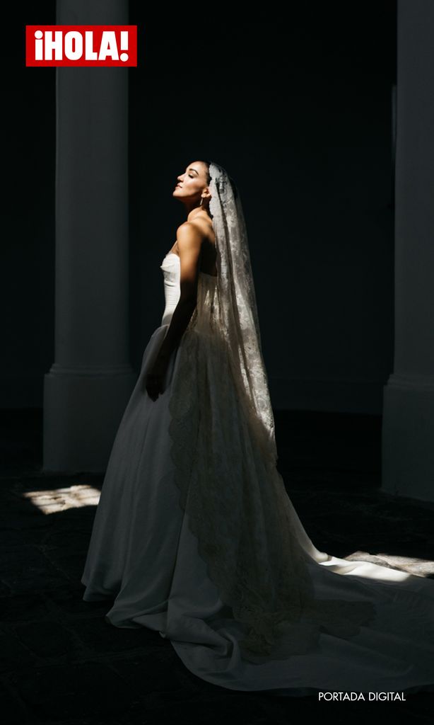 Fotos: AGBA WEDDINGS | Vestido: Lorena Formoso  | Pendientes y alianzas: Rabat 
Makeup: Sisley | Flores: Granada