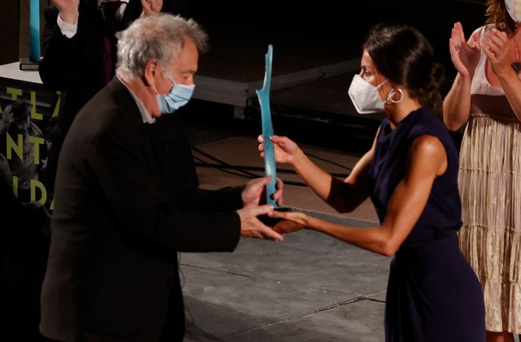 La reina Letizia, con Stephen Frears, en el Atlántida Mallorca Film de 2021