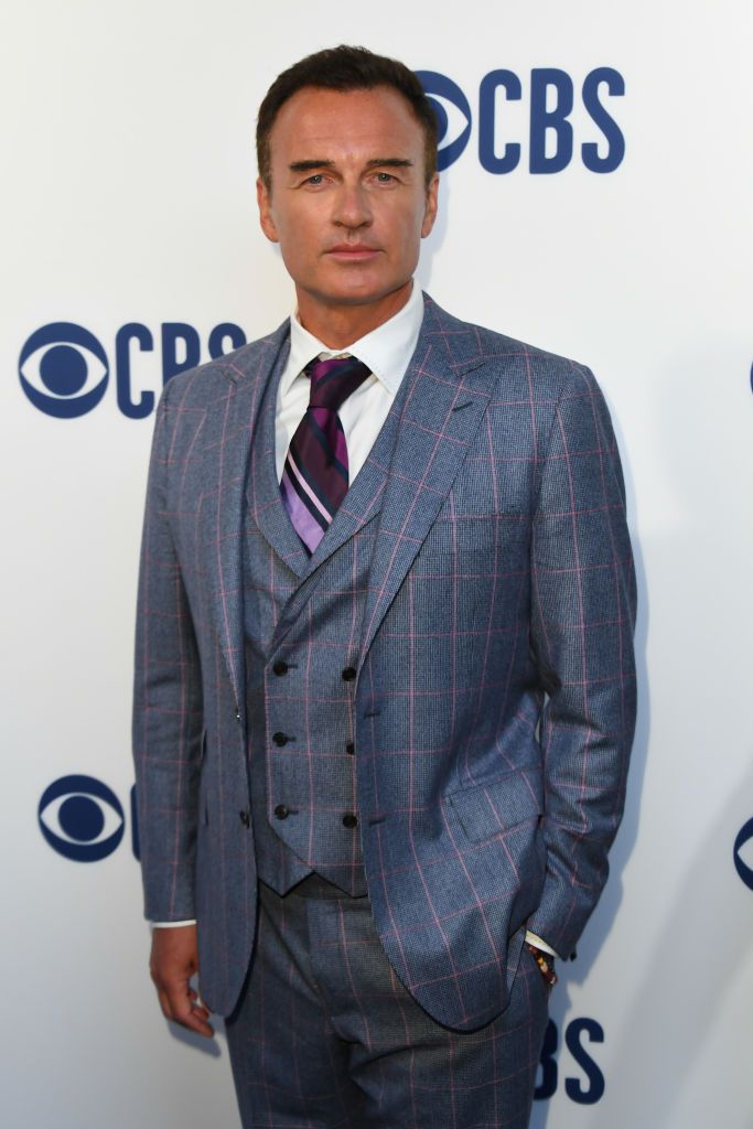 Julian McMahon en una premiere de 2019