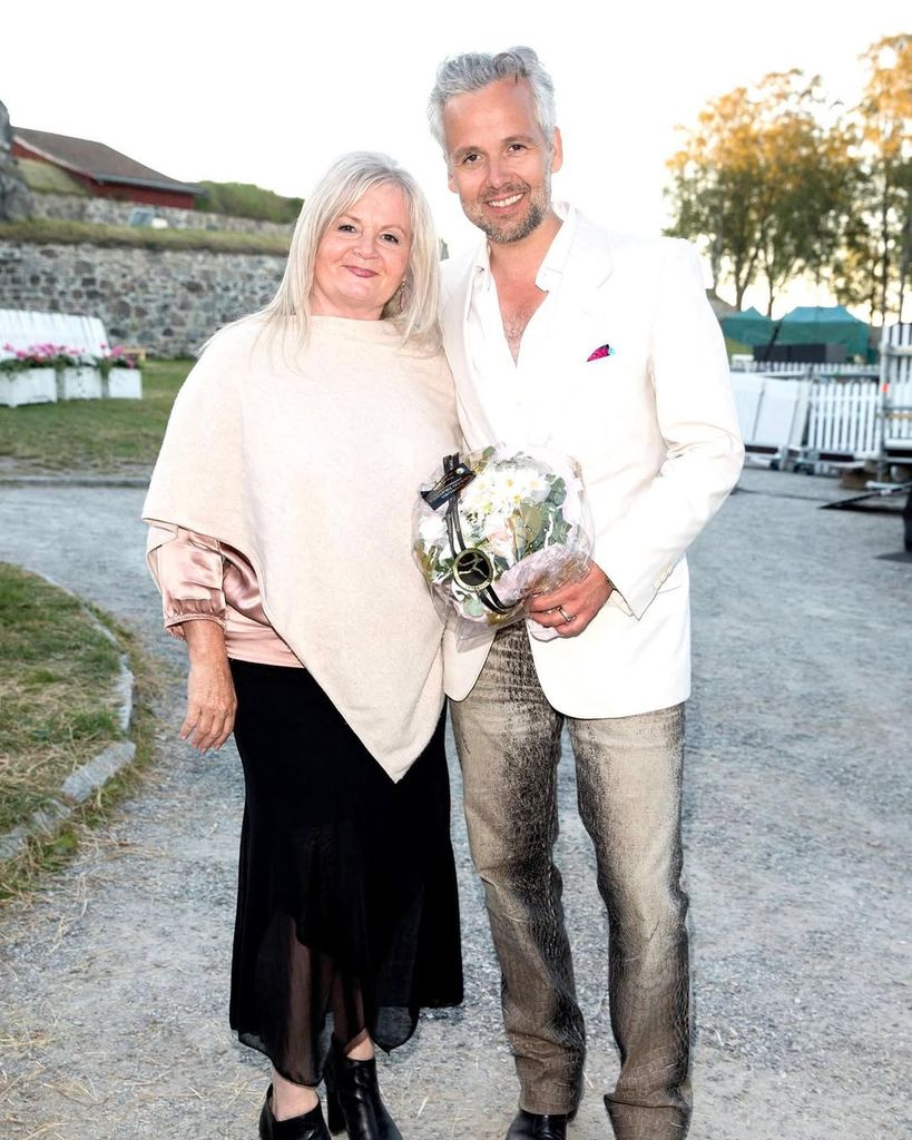 Ari Behn, con su madre Marianne