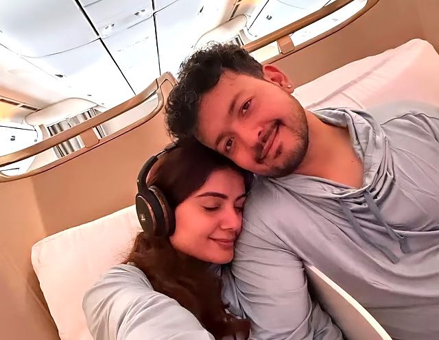 Anunay Sood, con su novia en una imagen de sus redes sociales