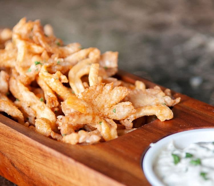 'Dips’ de calamar en tempura con salsa tártara