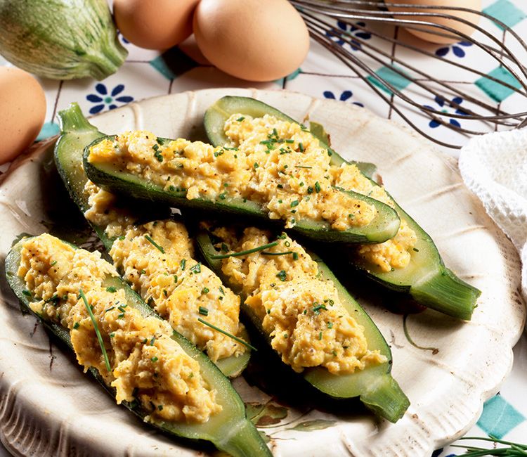  Calabacines rellenos de huevos revueltos con queso