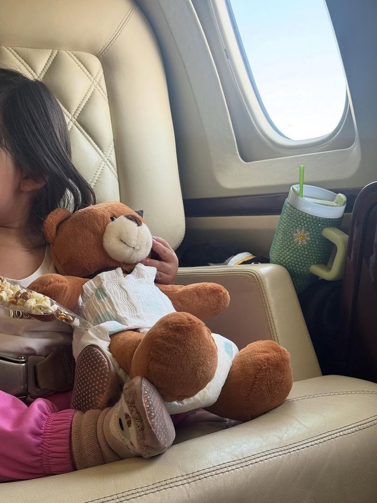 Inti se ha convertido, con apenas dos añitos, en la mejor compañera de viajes de Cazzu.