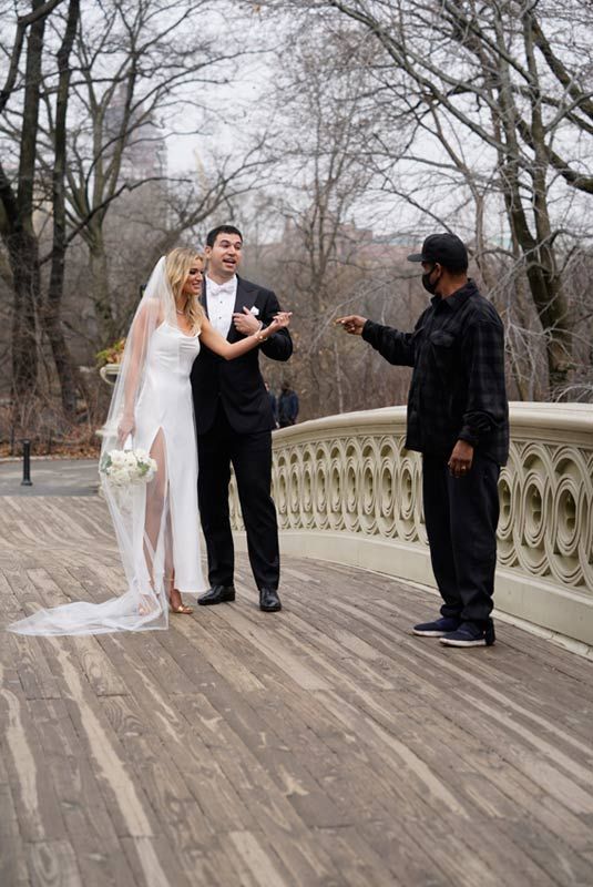 Denzel Washington sorprende a unos recién casados