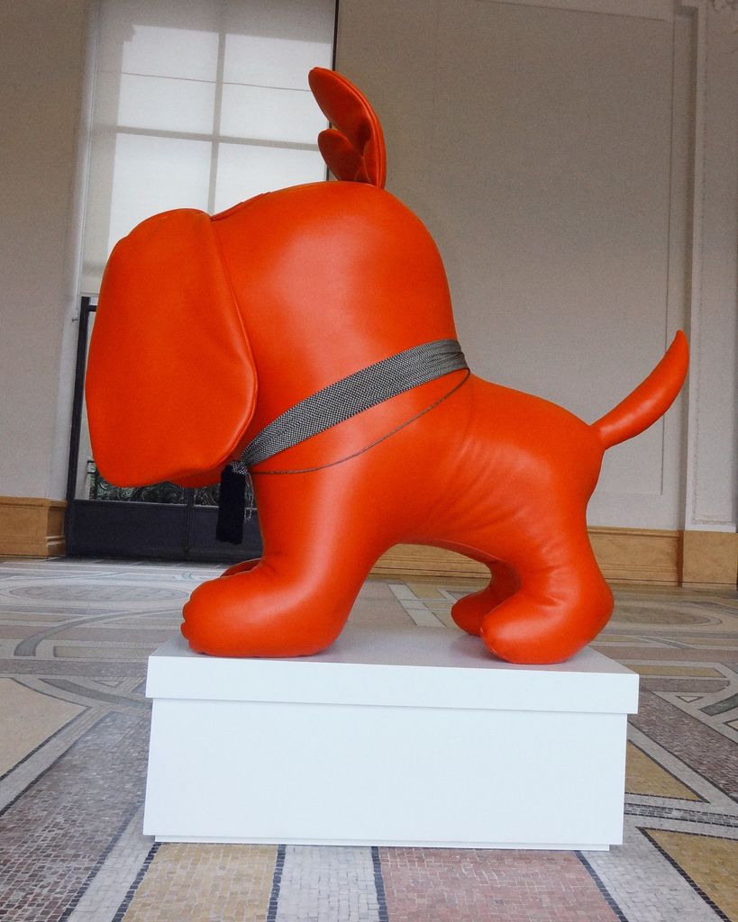 Bulldog de piel, como parte de la exhibición.