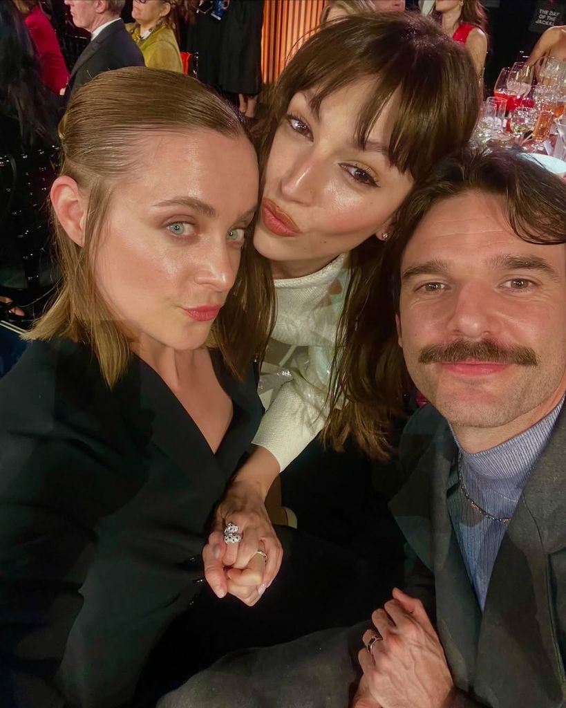 Alba Ribas, Úrsula Corberó y Jon Arias, en una imagen de los SAG Awards 2025