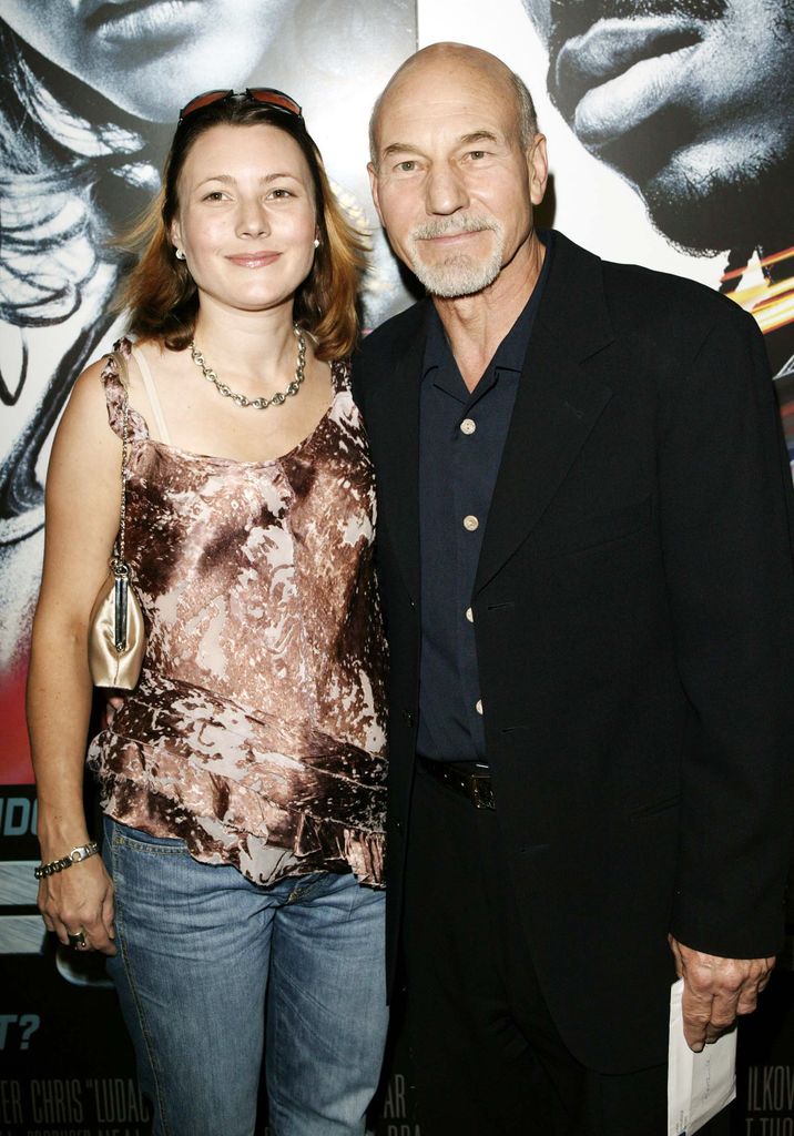 Patrick Stewart con su hija Sophie en 2003