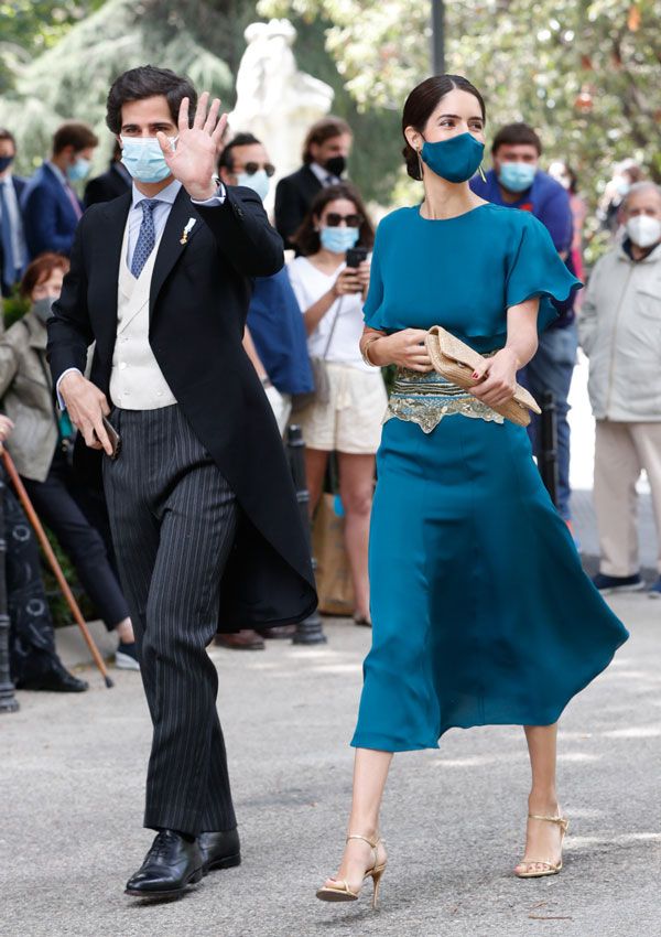 Sofía Palazuelo con vestido de invitada azul