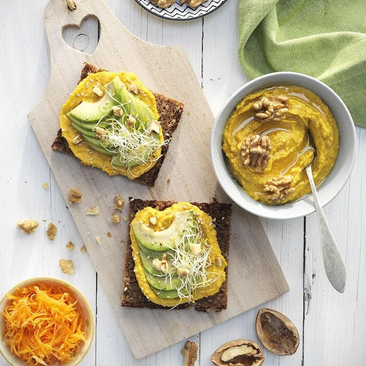 tosta-hummus-zanahoria-nueces
