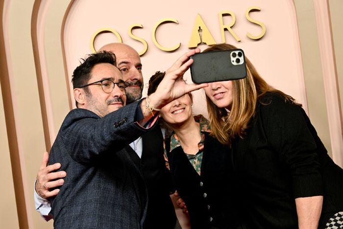 El equipo de La sociedad de la nieve en el almuerzo de los Oscar