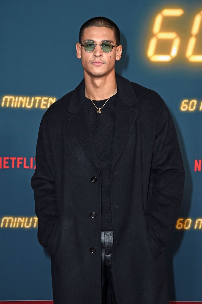 Emilio Sakraya se dio a conocer internacionalmente gracias su papel como JC en la serie de Netflix 'Warrior Nun'. 