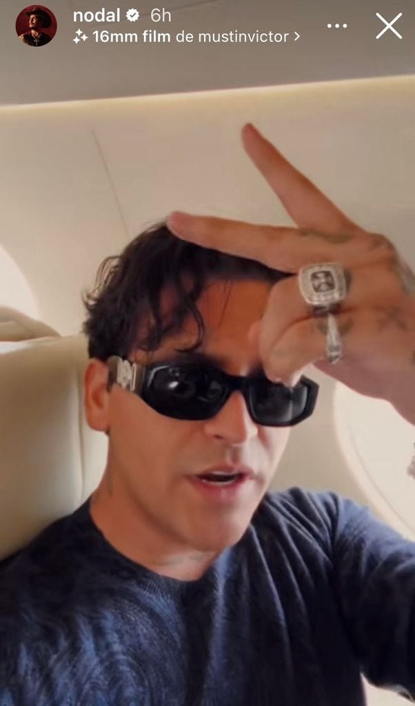 Christian Nodal mostró imágenes desde su aeronave en su paso por Argentina.