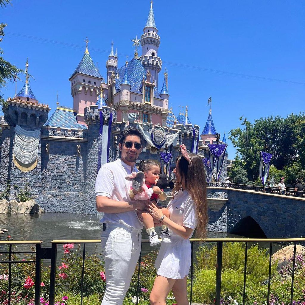 alex fern ndez su esposa alexia y su hija m a