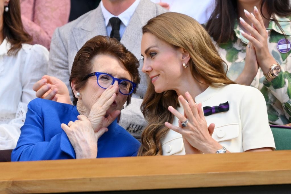Billie Jean King y la princesa Kate conversando durante el torneo.