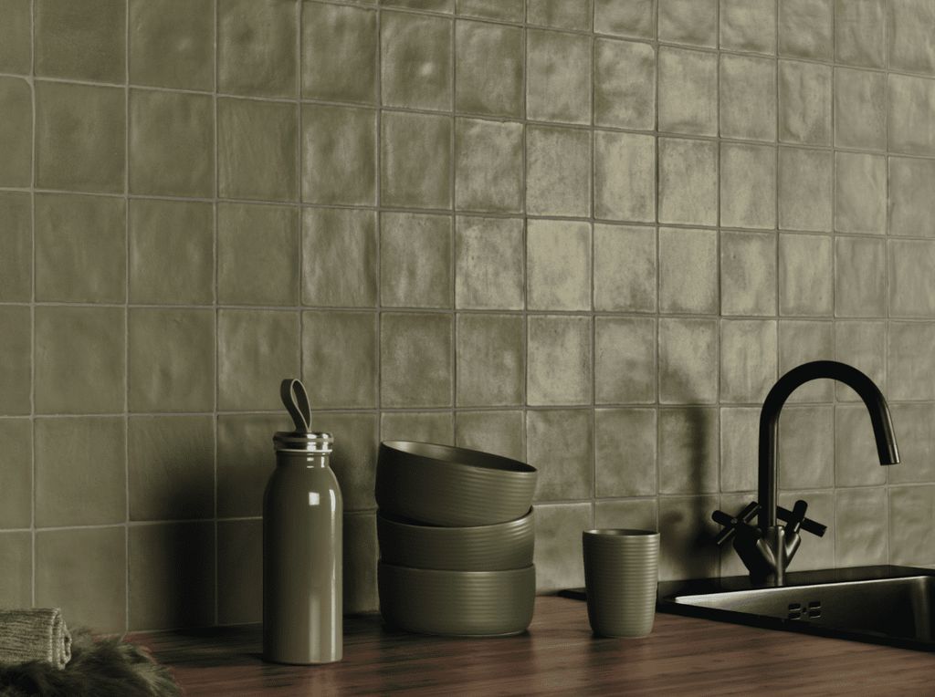 Frente de cocina con azulejos de color verde