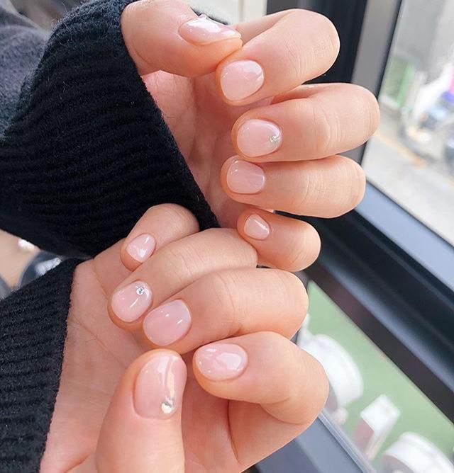 las u as color nude tambi n son tendencia esta temporada