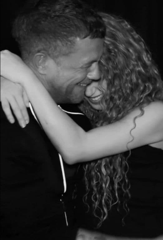 Su estrecha relación podría haber afectado a la vida sentimental del cantante