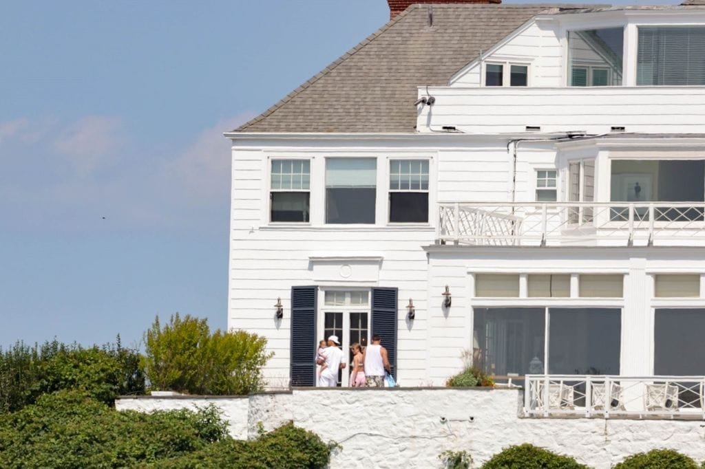 Hasta la fecha, Taylor Swift sigue haciendo fiestas y reuniones en su casa de verano 