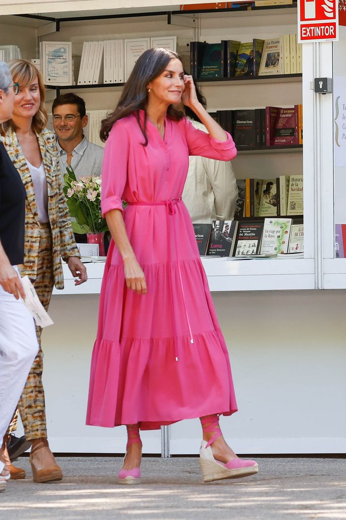 La reina Letizia en su visita a la 81ª edición de la Feria del Libro en Madrid, 2022.