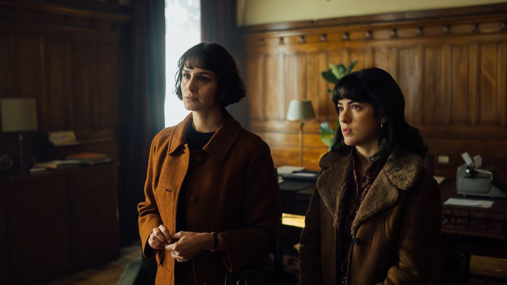 Fernanda Urrejola en el personaje de Blaca Trueba, y Rochi Hernández, en el papel de Alba.