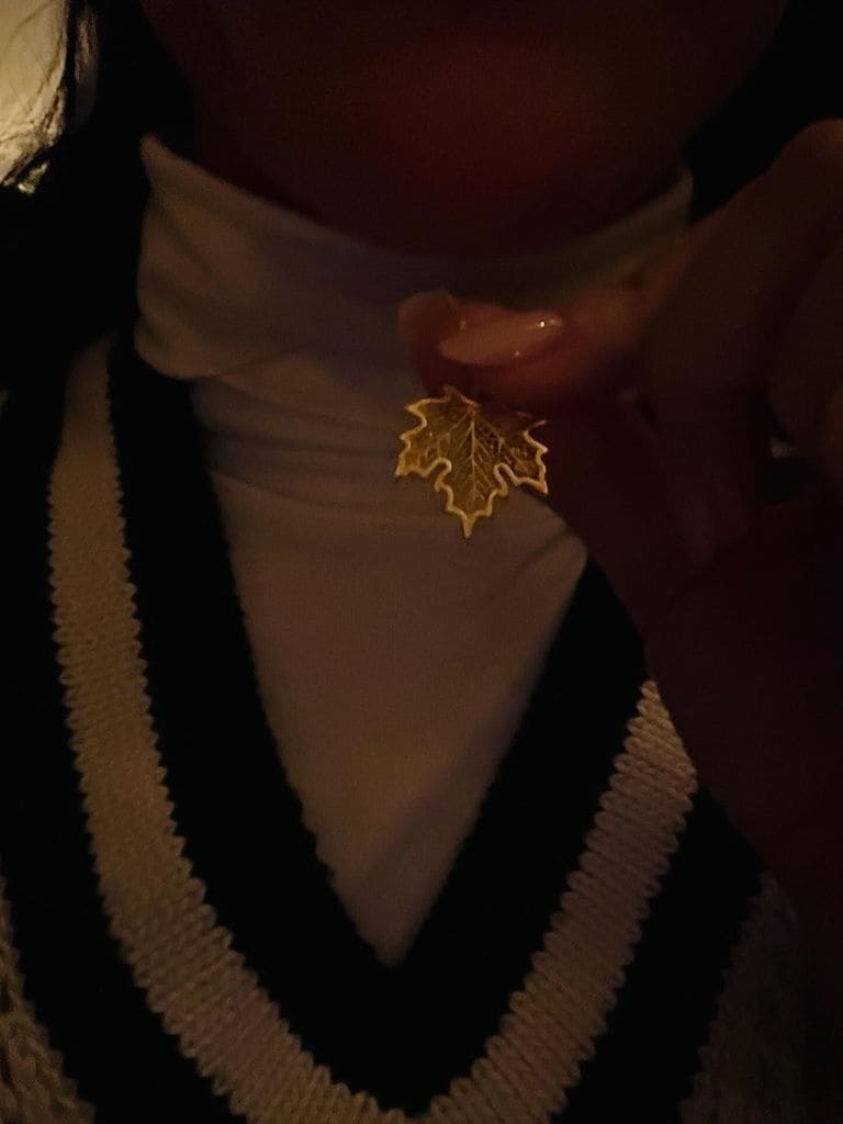Katy Perry hizo un guiño a su relación con Justin Trudeau a través de su collar de hoja de maple.