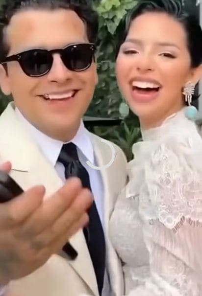 Ángela Aguilar se hizo viral en el día de su boda gracias al video en el que Christian la interrumpe juguetonamente. 