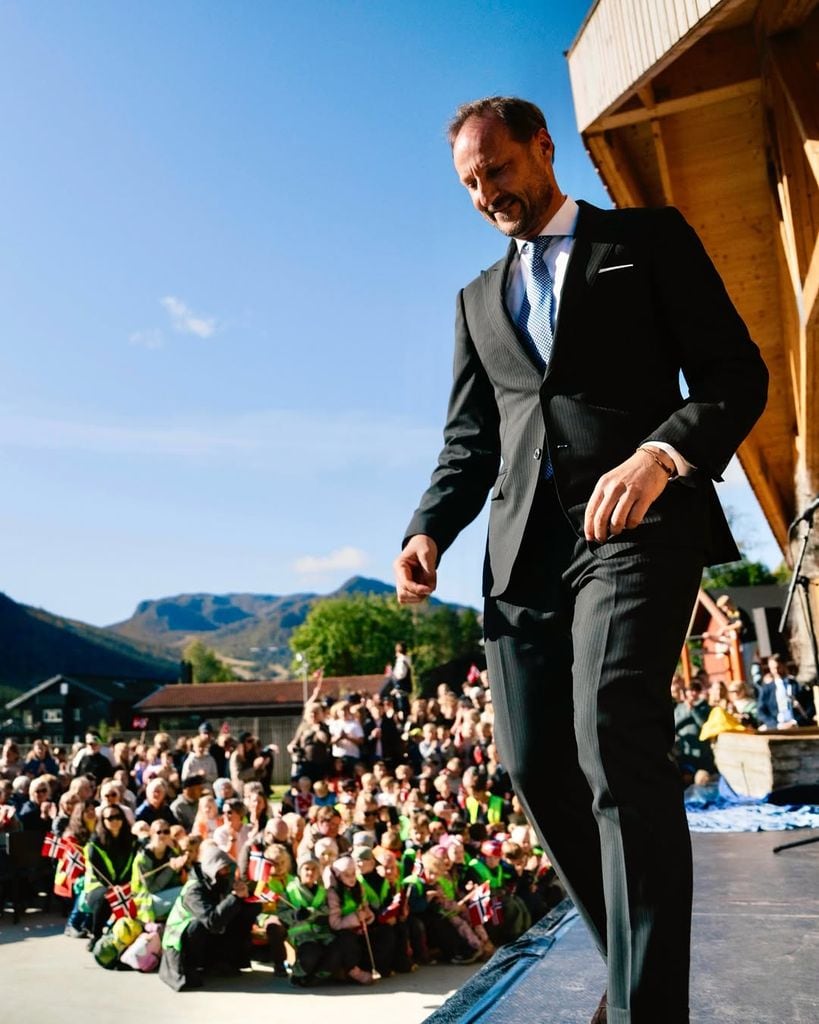 Los príncipes Haakon y Mette-Marit durante su viaje oficial de tres días por el valle de Hallingdal, septiembre de 2025