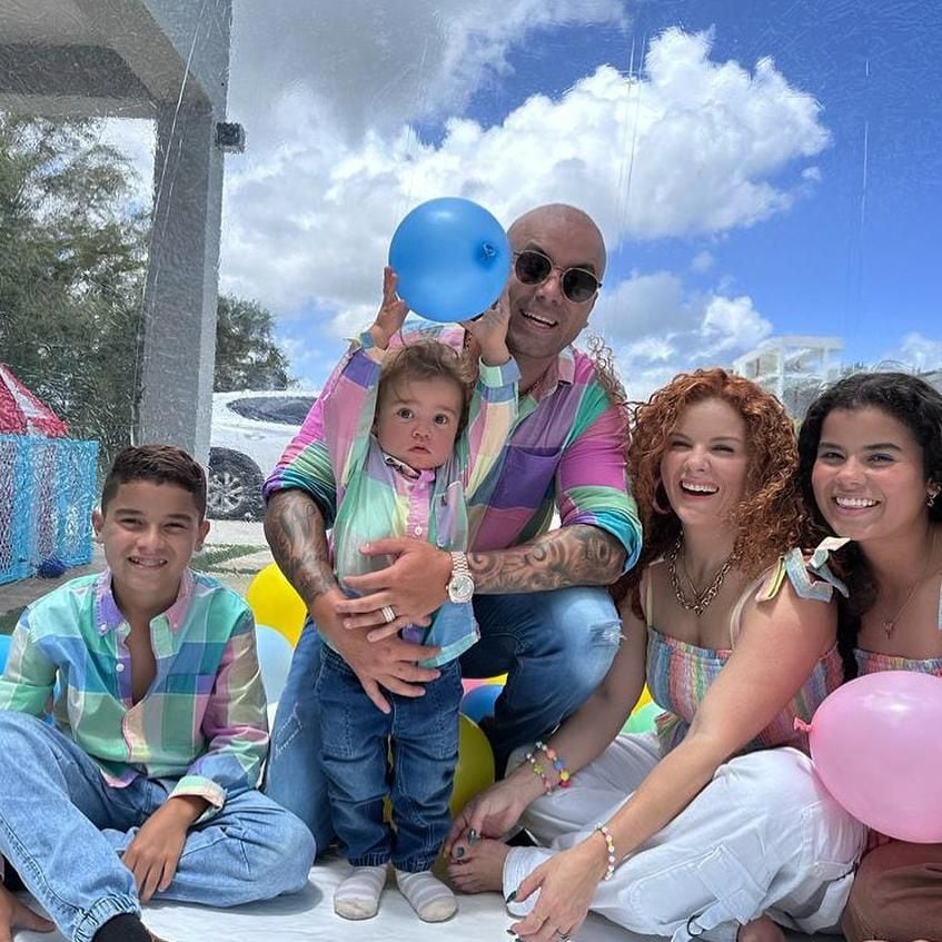 Wisin y su familia