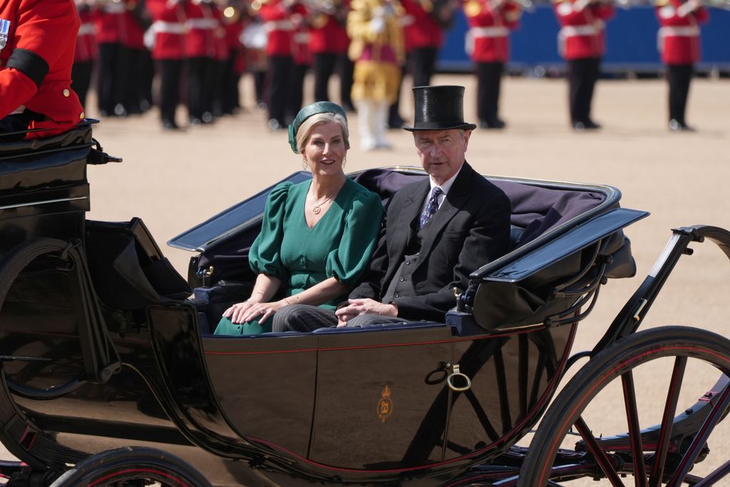 Sophie de Edimburgo con Sir Tim Laurence en el Trooping the Colour 2025