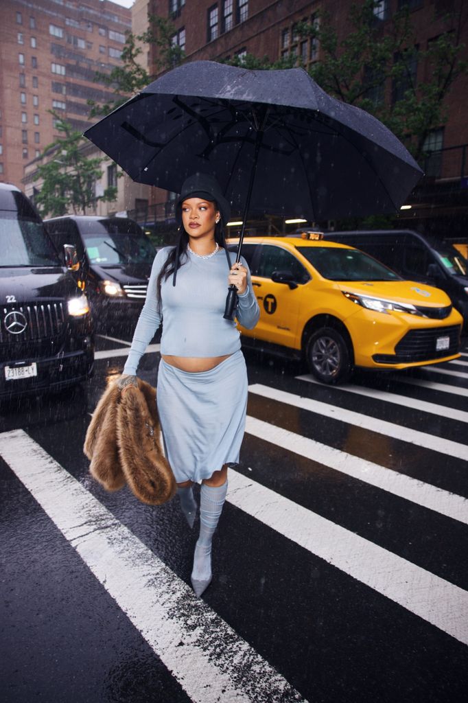 Rihanna en las calles de Nueva York antes de la Gala del MET.