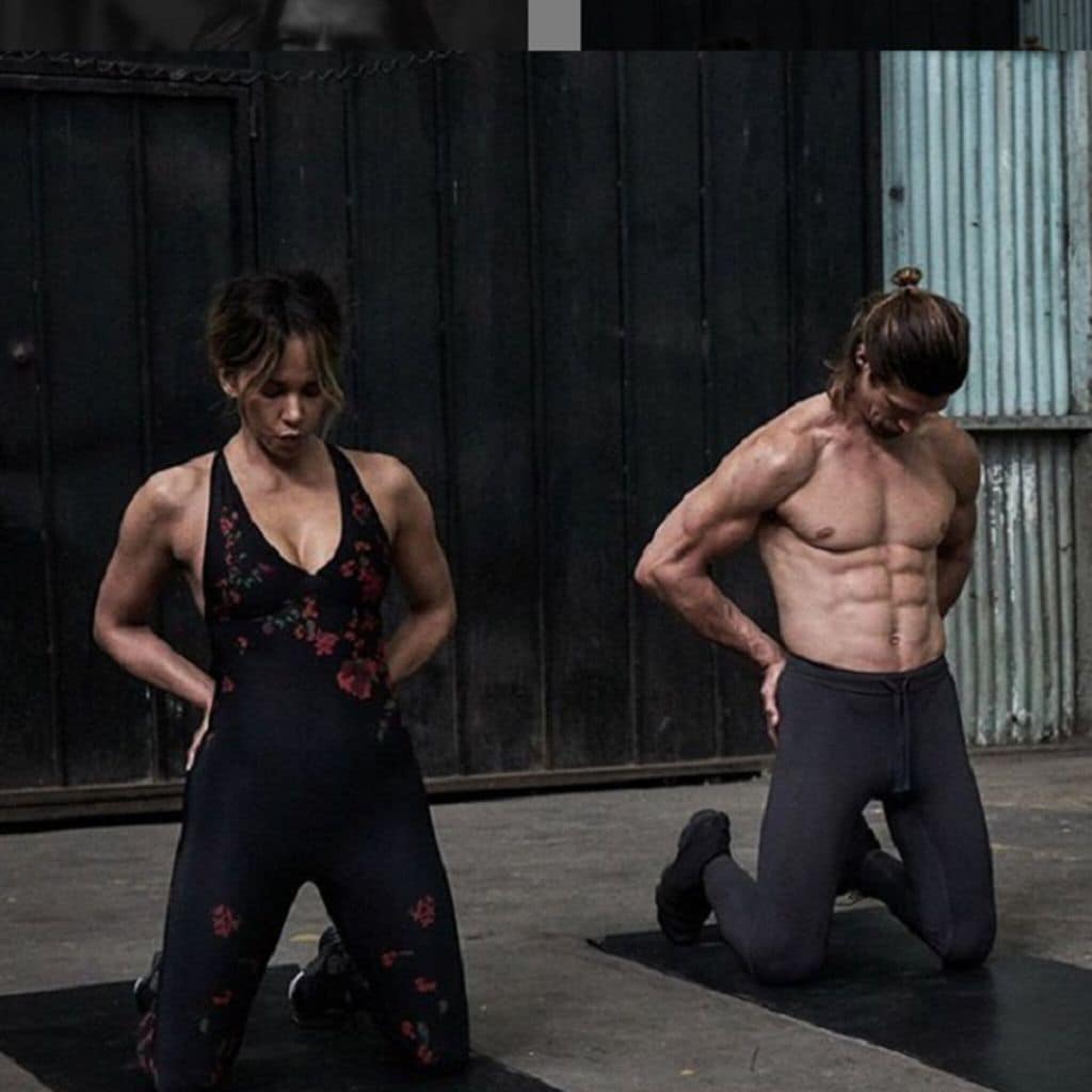 Halle Berry y Peter Lee Thomas Streching