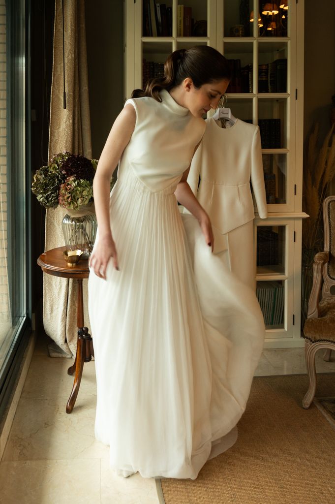 Mónica con vestido de novia de Luis Infantes