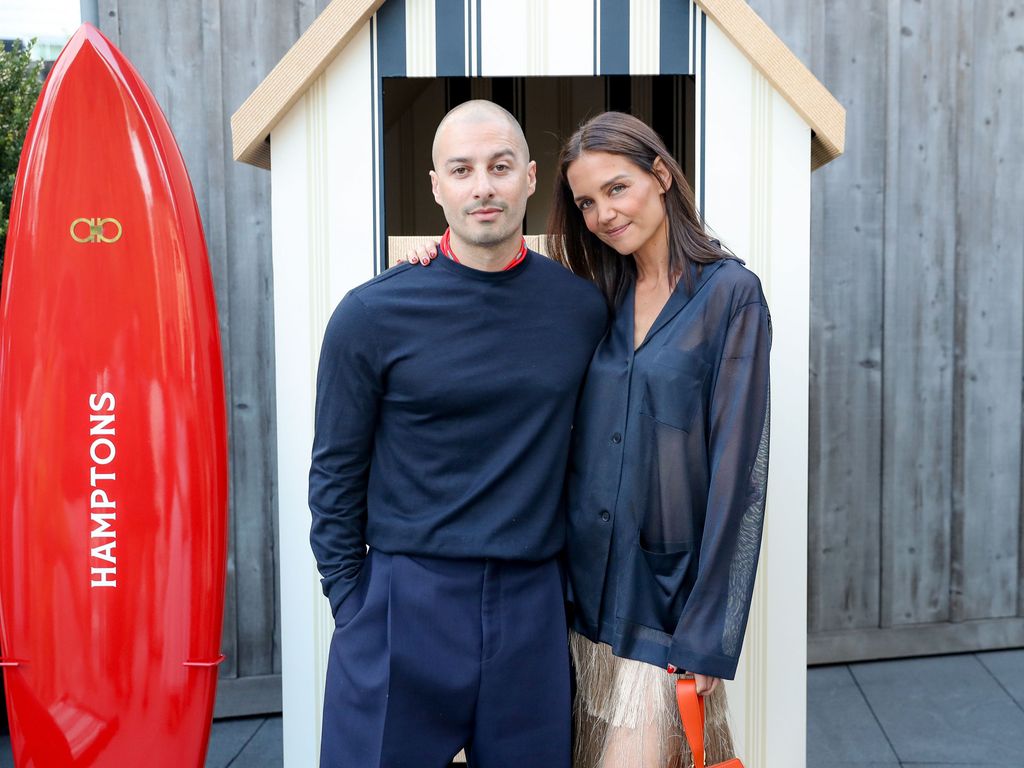 Katie Holmes y su novio Jason Bard Yarmosky en el evento Ferragamo in the Hamptons- Topping Rose House, en Bridgehampton, Nueva York, el pasado 24 de julio.