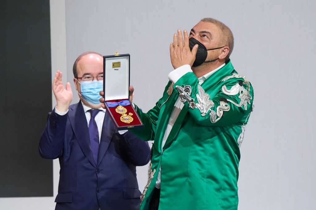 Antonio Canales, con la medalla que le concedieron los Reyes en 2022