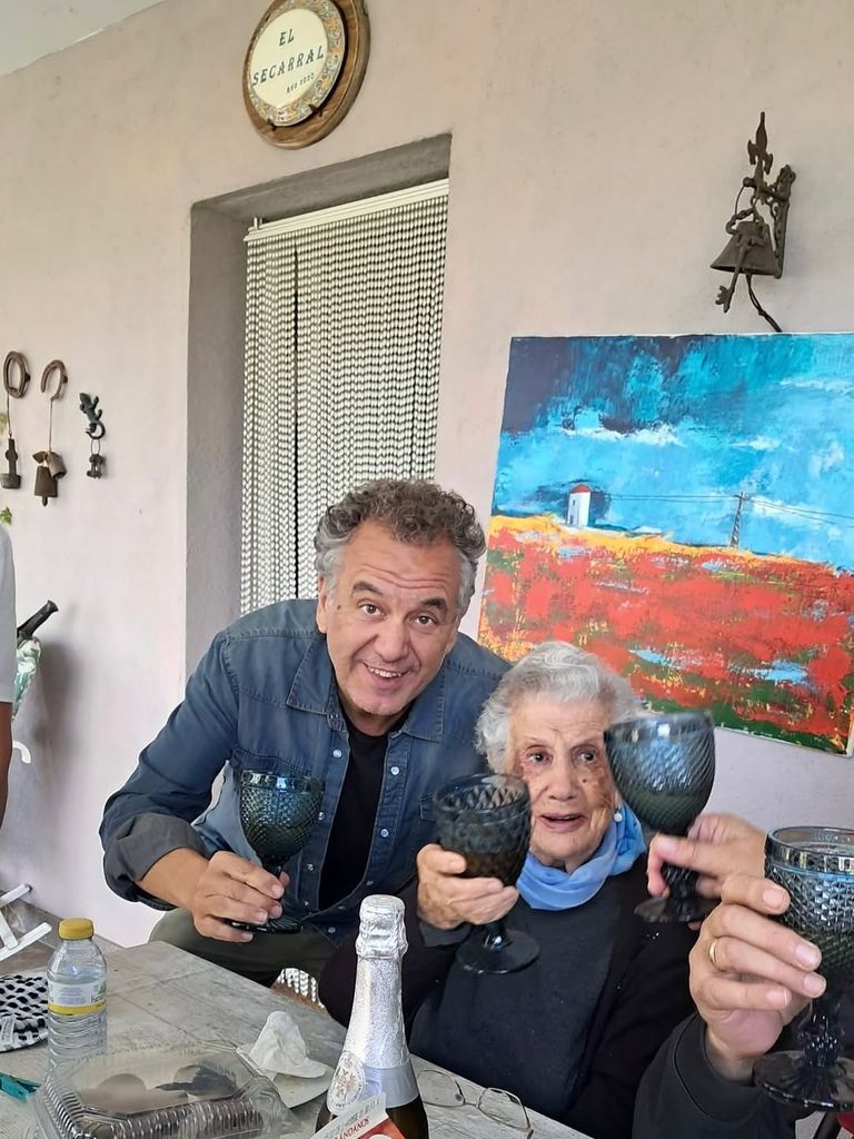 Muere la madre de Roberto Brasero, Felicidad, a los 94 años: “Cuida de nosotros ahí arriba”