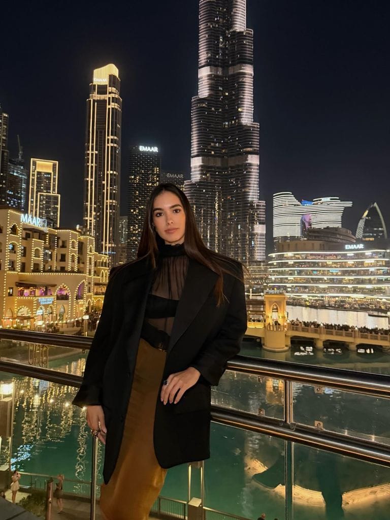 Sharon Fonseca lució guapísima en su reciente viaje a Dubái.