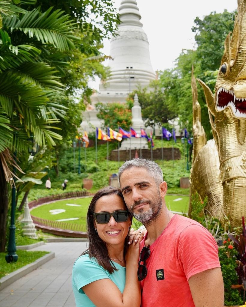 Roberto Leal y su mujer Sara Rubio en Camboya