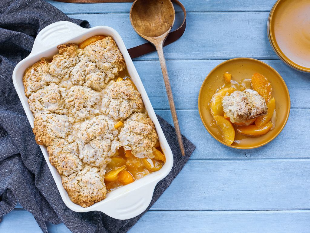 Peach cobbler, postre de melotón típico de EEUU.