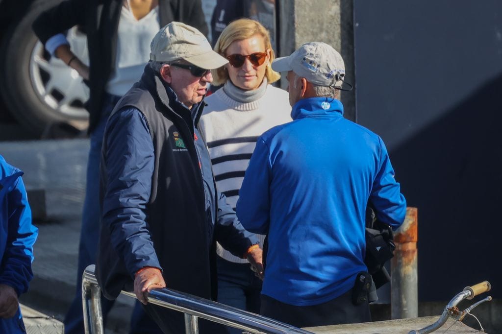 Este domingo el rey Juan Carlos recibió la visita de su sobrina, María Zurita, que se desplazó a Sanxenxo con su hermano Alfonso y su hijo Carlos