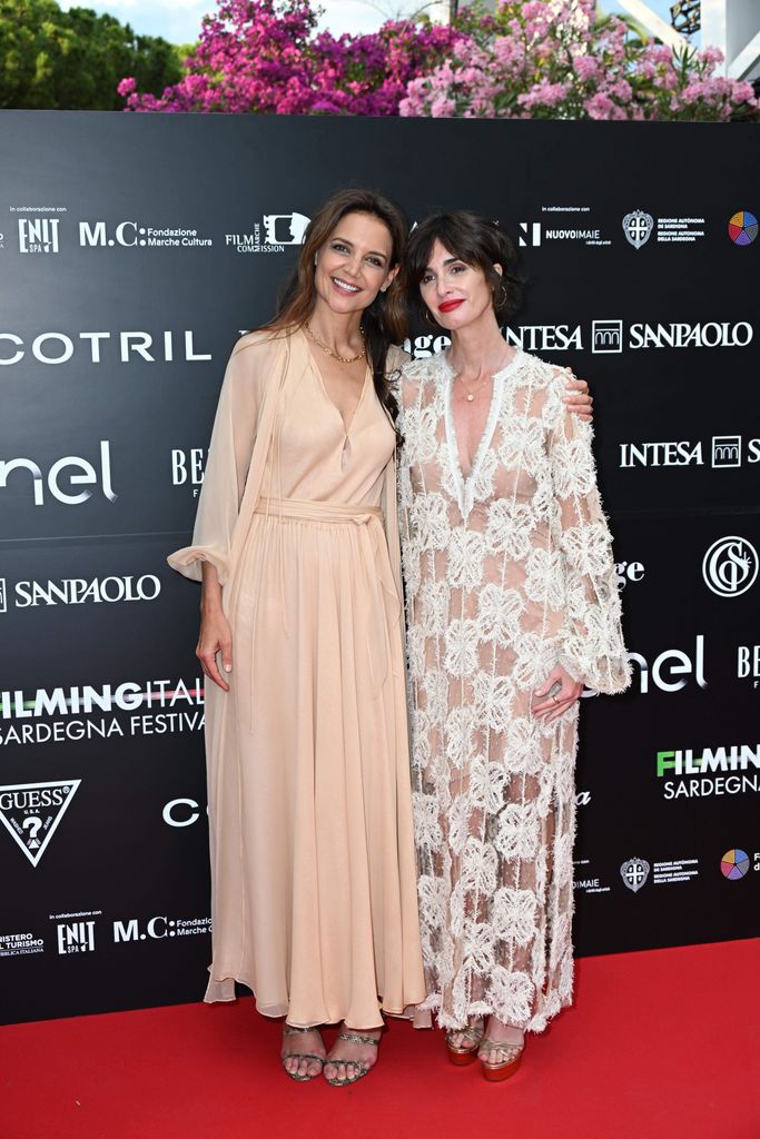 Katie Holmes y Paz Vega en el Festival de Cerdeña en junio de 2024