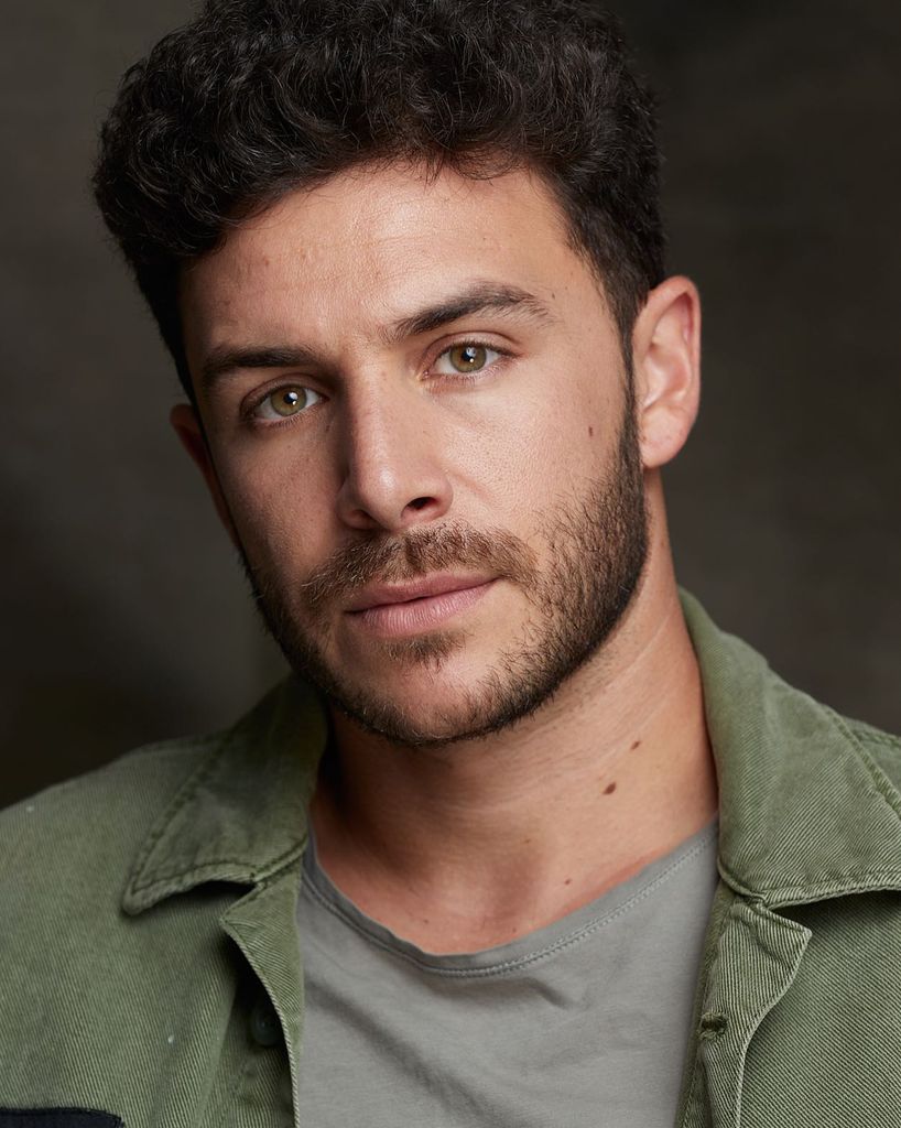 Empezó desde muy joven formándose en el teatro musical