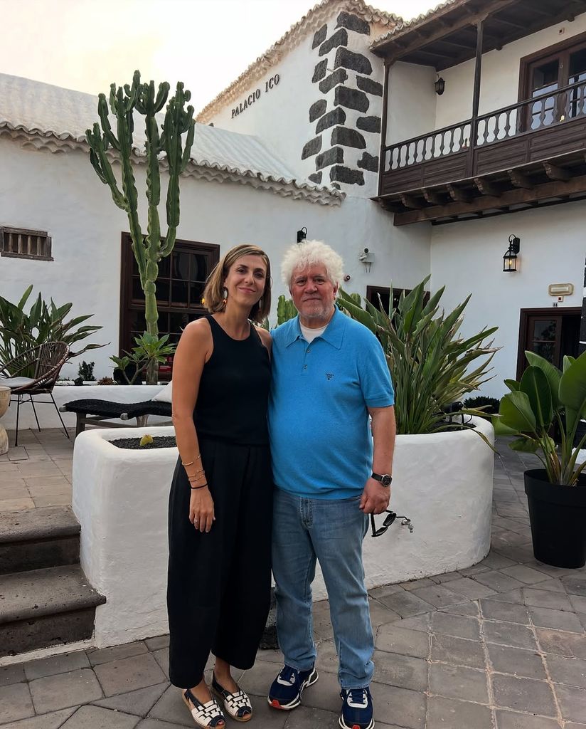 Sonsoles López, propietaria de Palacio de Ico, con Pedro Almodóvar