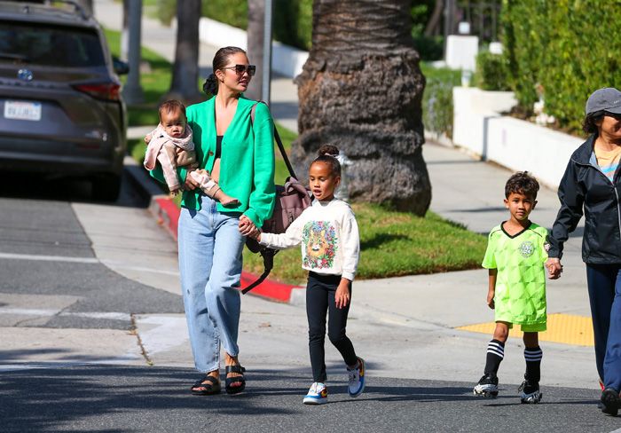Chrissy Teigen con sus pequeños