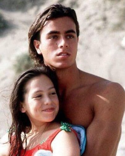 Tamara Falcó felicitó a su hermano Enrique Iglesias en su cumpleaños con esta nostálgica foto.